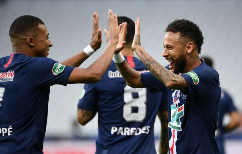 Neymar está suspenso e fora da partida. Mbappé deve jogar (Foto: FRANCK FIFE / AFP)