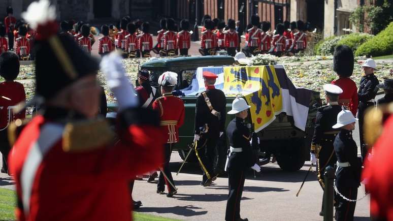 Houve um minuto nacional de sil&ecirc;ncio pela morte do duque de Edimburgo