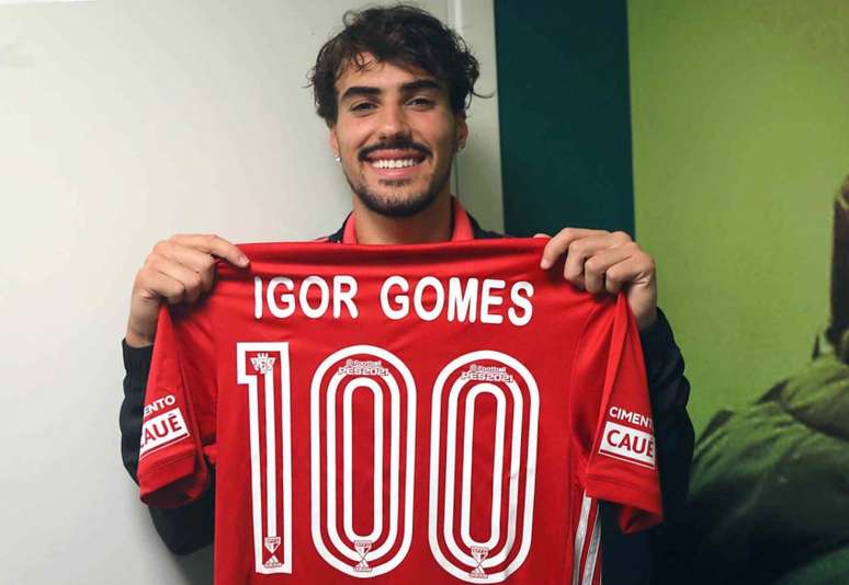 Igor Gomes chegou a marca de 100 jogos com a camisa do São Paulo (Foto: Divulgação)