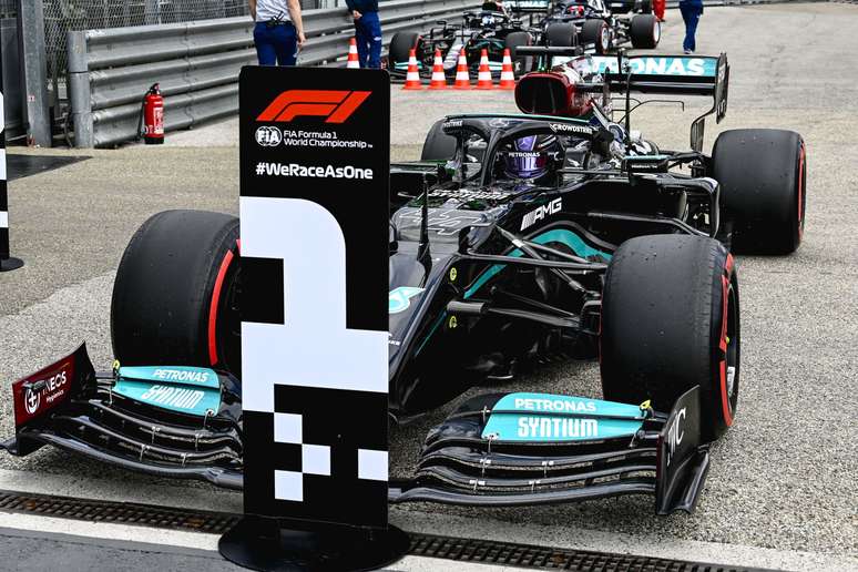 Lewis Hamilton cravou a pole do GP da Emília-Romanha neste sábado 