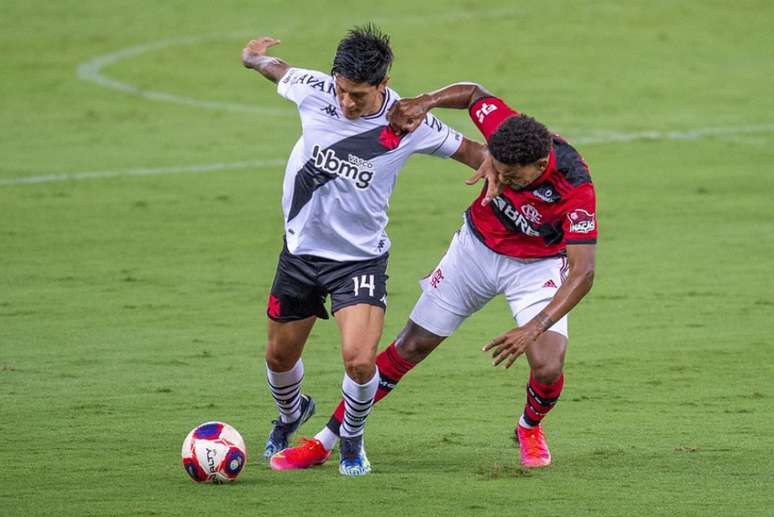 Isla se reapresenta ao Flamengo, é multado e está fora do clássico contra  Vasco pelo Carioca, Flamengo