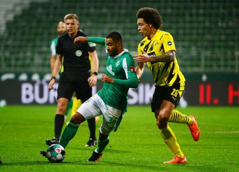 Borussia Dortmund venceu o Werder Bremen por 2 a 1 no primeiro turno (Foto: PATRIK STOLLARZ / POOL / AFP)