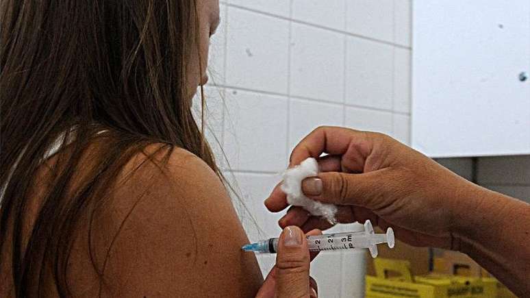 Em três meses, quase metade da população foi vacinada contra H1N1 em 2010