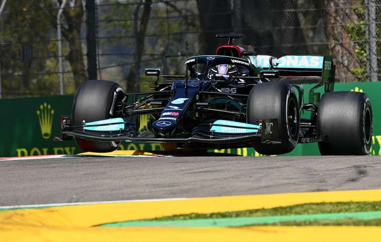 Lewis Hamilton brilhou em Ímola e garantiu uma pole histórica na F1 