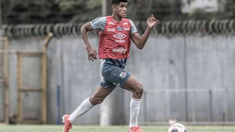 O meia Lucas Barbosa pode fazer primeiro jogo pelo profissional do Santos (Foto: Ivan Storti/santosFC)