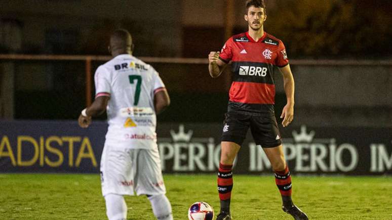 Contra a Lusa, com Gustavo Henrique e Rodrigo Caio, Fla voltou a sofrer 'gol precoce' (Foto: Alexandre Vidal / CRF)