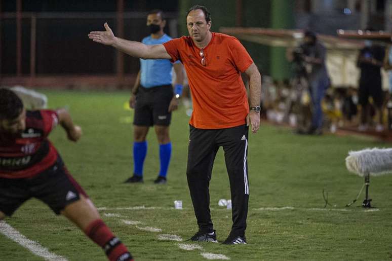 O técnico Rogério Ceni tem dúvidas para montar o Flamengo para a estreia na Liberta (F: Alexandre Vidal/Flamengo)