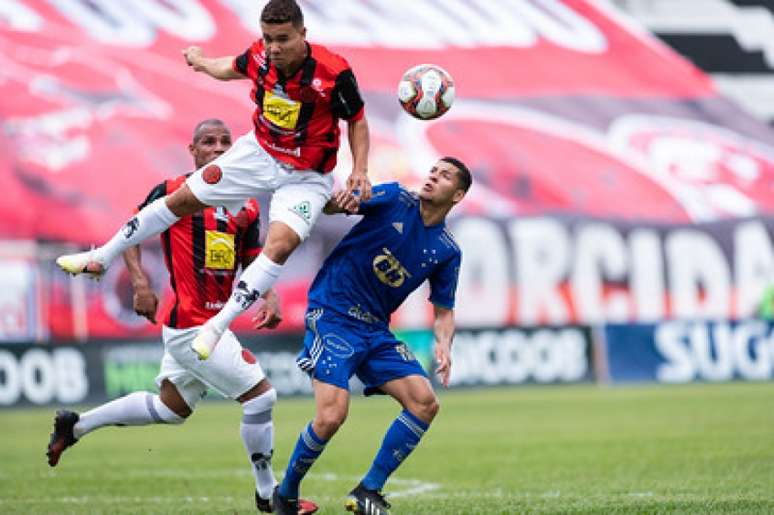 Não foi um domingo de bom futebol da Raposa diante do Pouso Alegre, adiando sua classificação às semifinais-(Bruno Haddad/Cruzeiro)