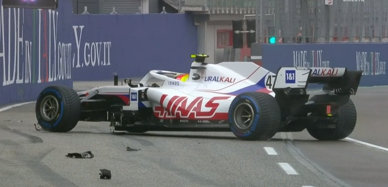 Mick Schumacher roda durante safety-car em corrida em Ímola 