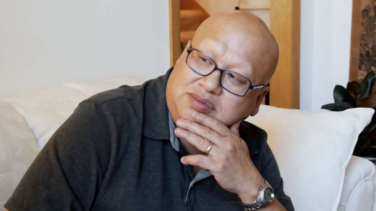 Tom Fong n&atilde;o sabe nada sobre a experi&ecirc;ncia de seu pai