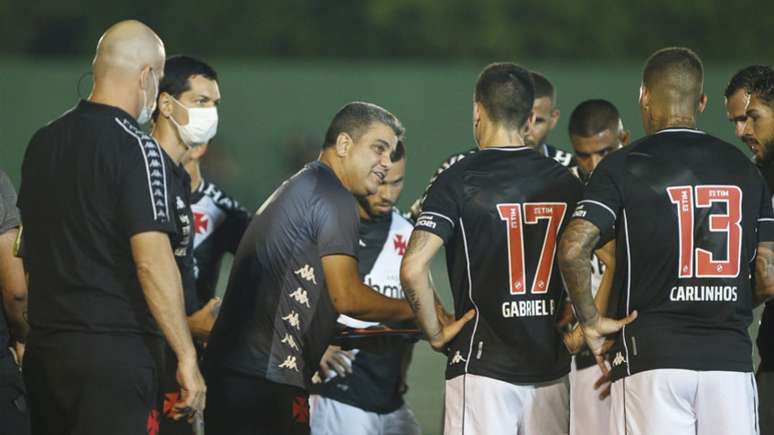 Marcelo Cabo viveu grande frustração na noite deste domingo, em Saquarema (Reprodução / Vasco TV)