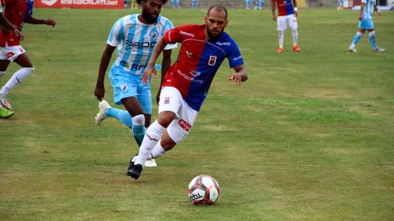 Jailson comemorou o ponto conquistado diante do Londrina (Foto: Divulgação/Paraná)