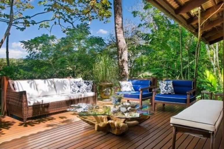 37. O jogo de sof&aacute; de vime fica bem em qualquer ambiente. Fonte: Quitet