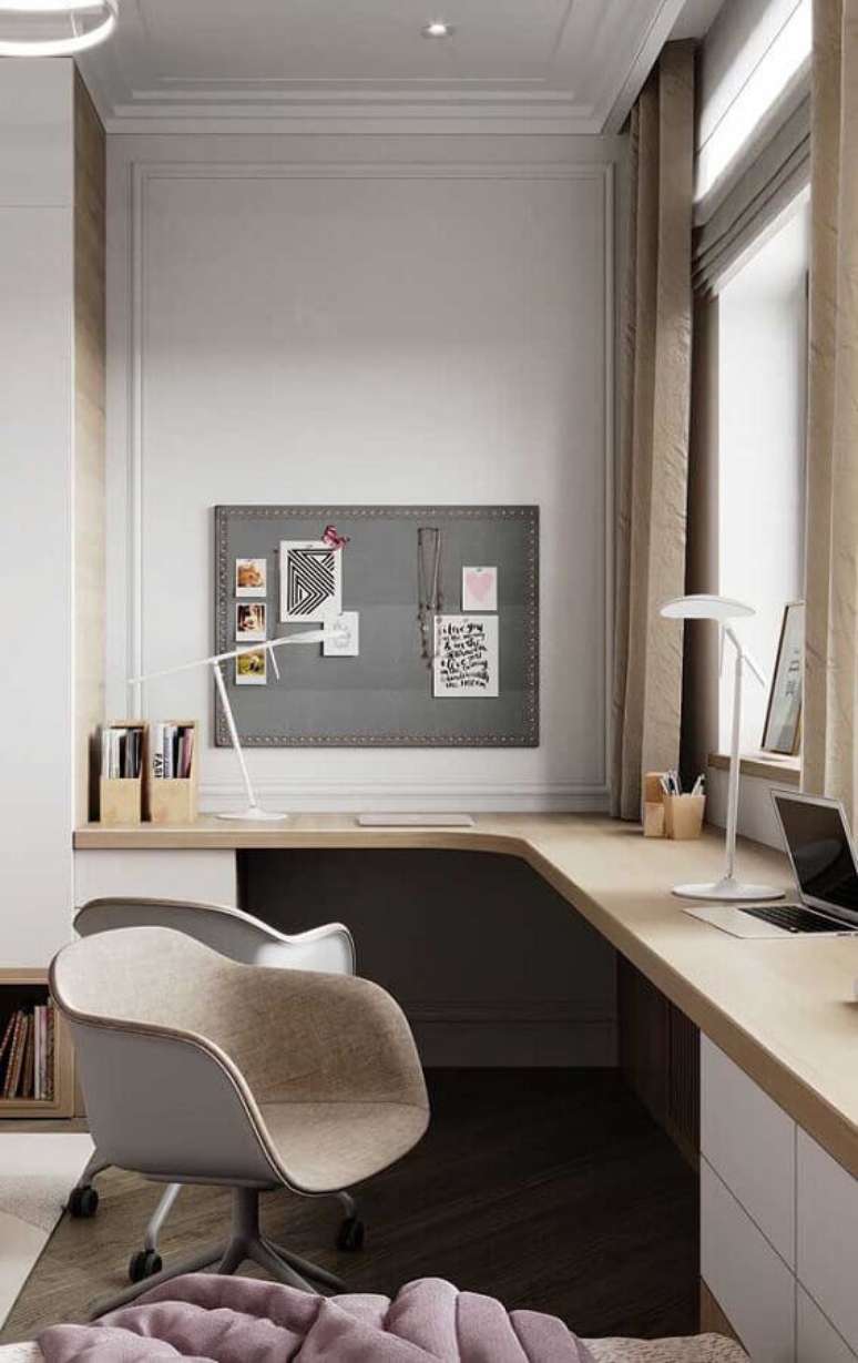 2. Decoração com mesa de canto para quarto planejado – Foto: Pinterest