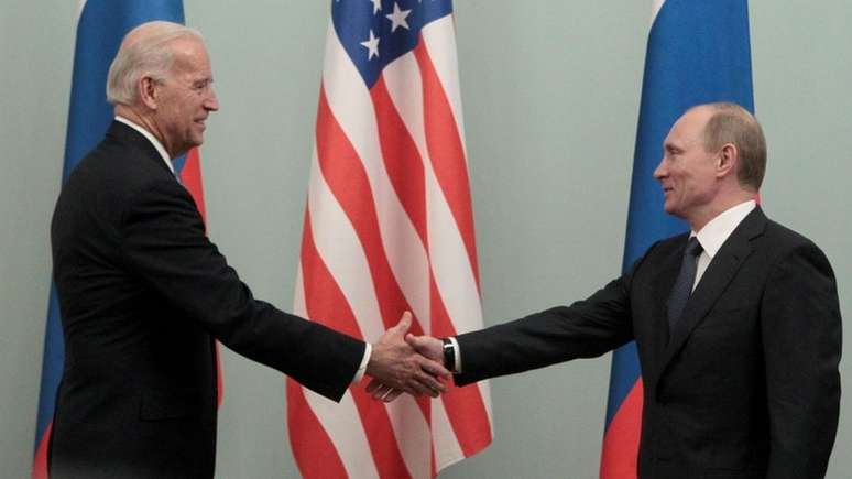 Biden e Putin se encontraram em Moscou em 2011 e falaram por telefone na semana passada