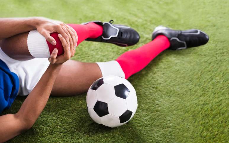 Lesões no joelho: saiba a razão de serem comuns em jogadores de futebol