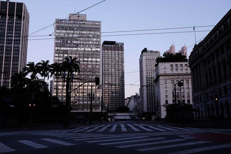 Tradicional ponto movimentado do centro de São Paulo vazio