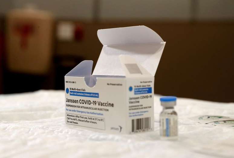 Frasco da vacina da Johnson & Johnson contra Covid-19 em hospital em Bay Shore, Nova York
03/03/2021 REUTERS/Shannon Stapleton