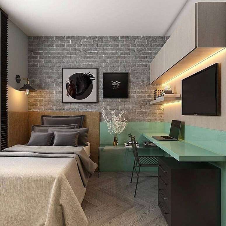44. Mesa de estudo para quarto de solteiro moderno decorado com gaveteiro preto e papel de parede tijolinho – Foto: Houzz