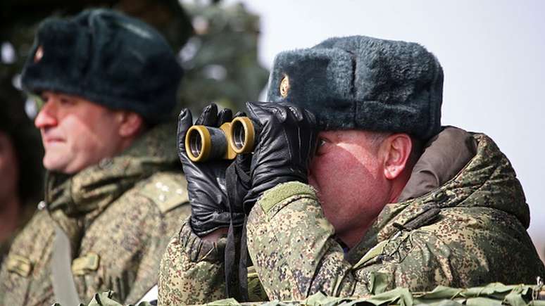 As forças russas fizeram exercícios na Crimeia