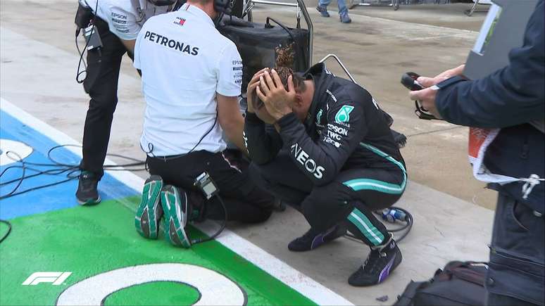 Lewis Hamilton cometeu um erro durante a corrida em Ímola 