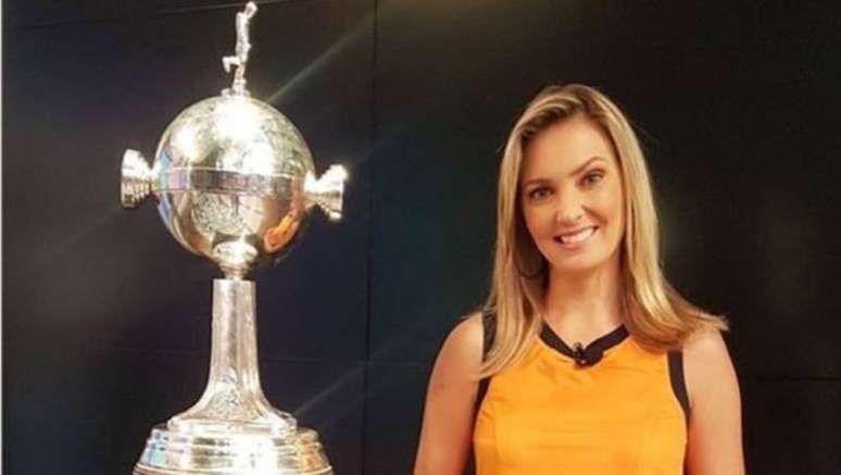 Nadine Basttos troca Globo pelo SBT e assume espaço como comentarista de arbitragem
