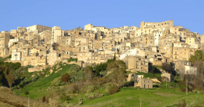 Cidade no sul da Itália vende casas por 1 euro para revitalizar região