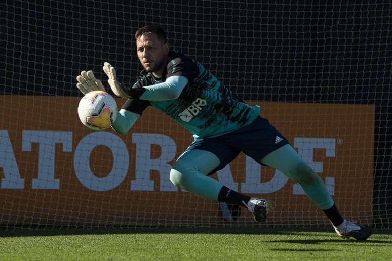 O camisa 1 Diego Alves durante atividade no CT do Boca Juniors, na Argentina (Foto: Alexandre Vidal/Flamengo)