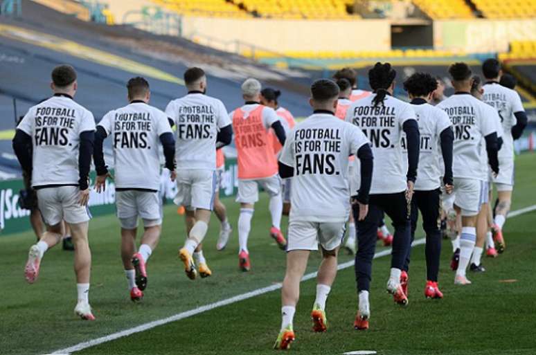 Jogadores do Leeds protestaram contra a criação da Superleague (Foto: CLIVE BRUNSKILL / POOL / AFP)