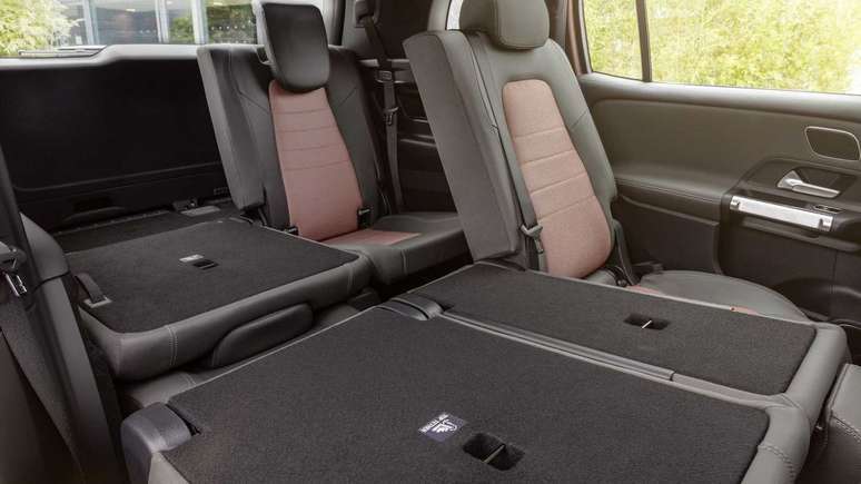 Mercedes EQB &eacute; o primeiro Mercedes el&eacute;trico com capacidade para sete passageiros. 