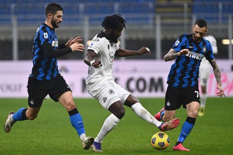 Inter de Milão venceu o Spezia por 2 a 1 no primeiro turno (Foto: MARCO BERTORELLO / AFP)