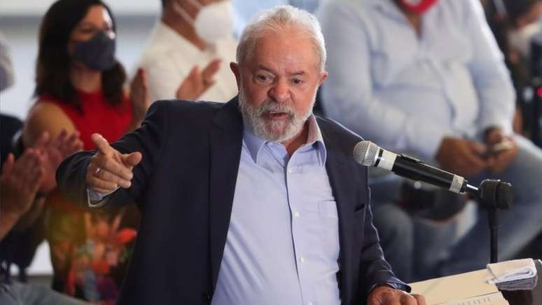 "Lula, como indiv&iacute;duo, como pessoa, &eacute; um cara legal. Voc&ecirc; pode gostar dele como indiv&iacute;duo, mas seu partido pol&iacute;tico &eacute; massivamente corrupto e &eacute; parte desta grande m&aacute;quina pol&iacute;tica que trouxe dificuldades extraordin&aacute;rias para o funcionamento da economia brasileira", diz Bremmer