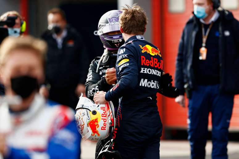 Enquanto Lewis Hamilton assume a ponto do campeonato com 44 pontos, Max Verstappen vem logo atrás com 43 