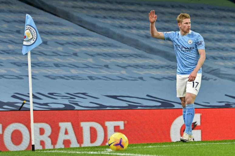 Manchester City em ação pelo Manchester City (Foto: PETER POWELL / POOL / AFP)