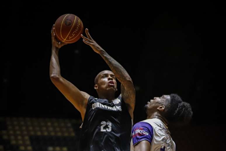 Corinthians luta até o final, mas é superado pelo líder do NBB