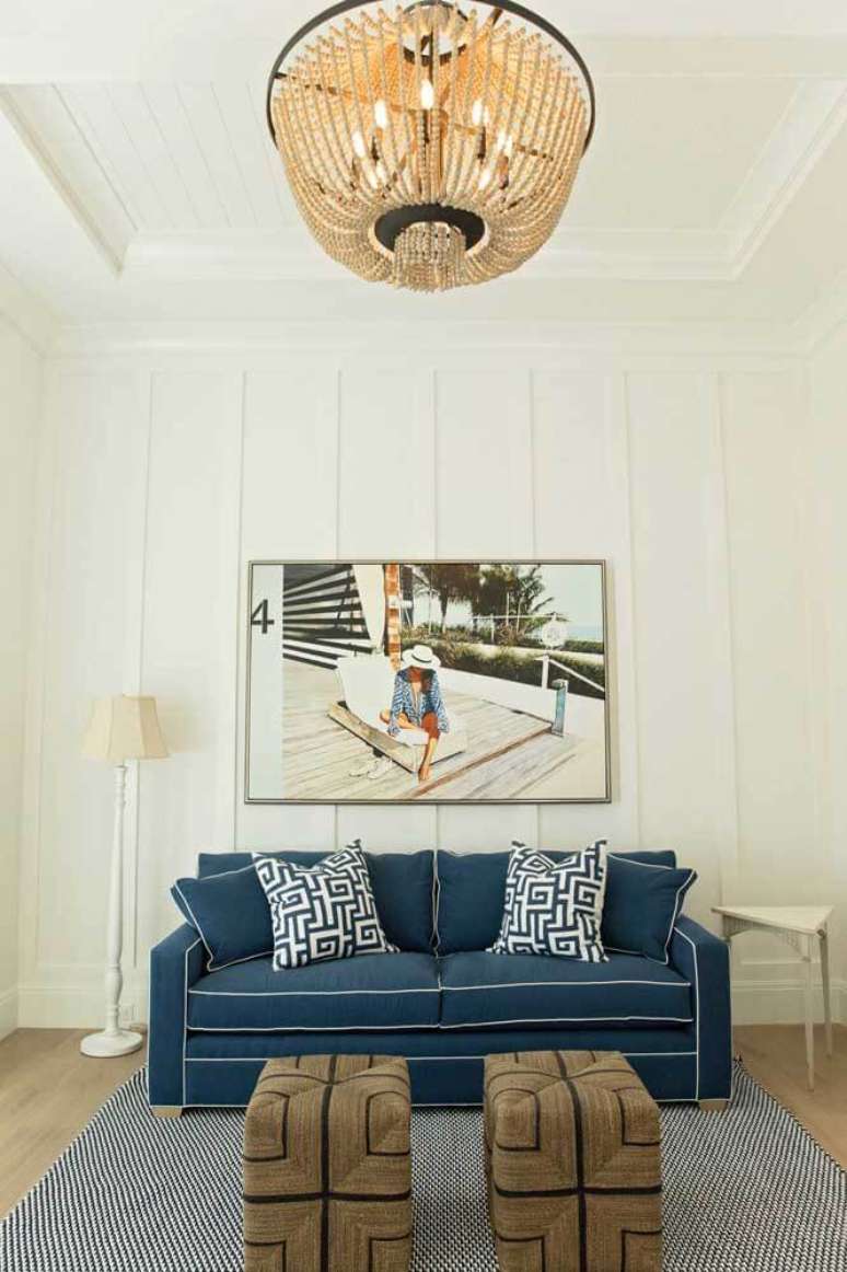 29. Sala clássica com sofá azul marinho – Foto Pinterest