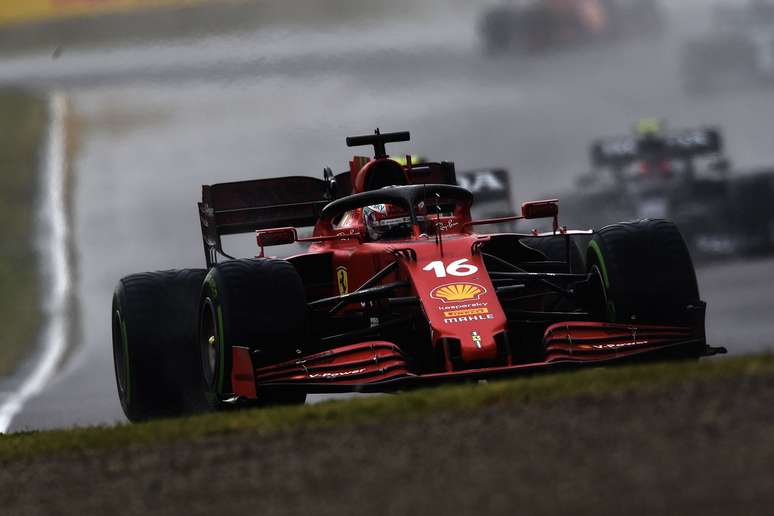 Charles Leclerc flertou com o pódio no GP da Emília-Romanha 