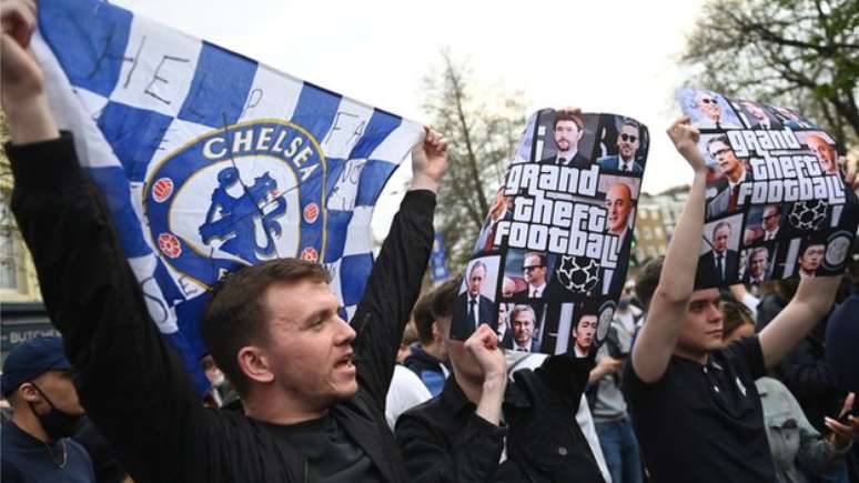 Torcedores do Chelsea protestaram nesta terça-feira contra a participação do time na Superliga