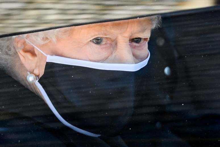 Rainha Elizabeth II chega para o funeral do Príncipe Philip na Capela de St George, em Windsor, Reino Unido 17/04/2021. Leon Neal/Pool via REUTERS