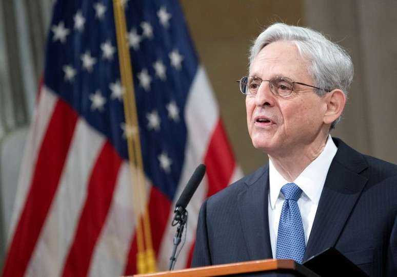 Procurador-geral dos EUA, Merrick Garland,  dirige-se à equipe em seu primeiro dia no Departamento de Justiça dos EUA em Washington, DC, 11/03/2021. Kevin Dietsch/Pool via REUTERS/Foto de arquivo