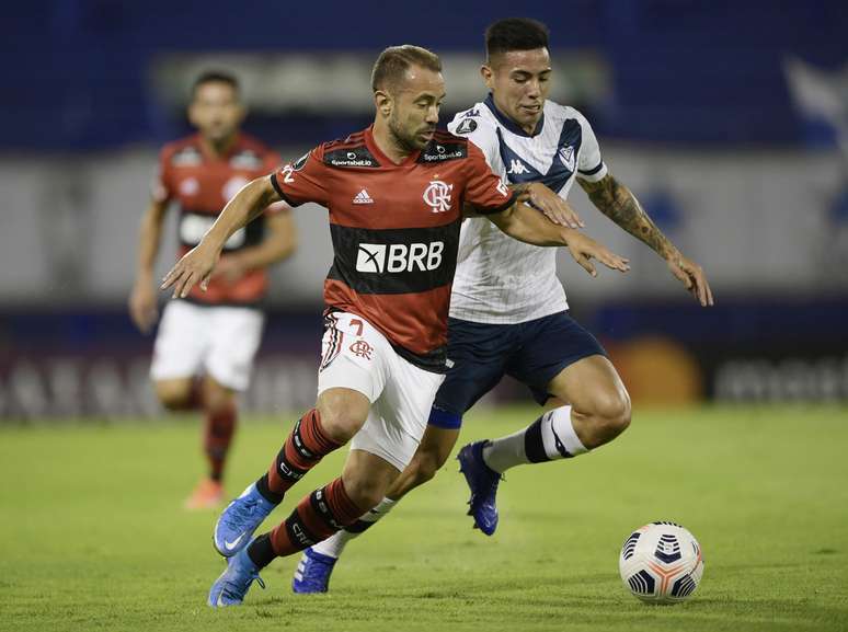 Flamengo não fazia três gols fora de casa, pela Libertadores, havia mais de dez anos: conseguiu isso na terça ao vencer o Vélez Sarsfield por 3 a 2, na Argentina