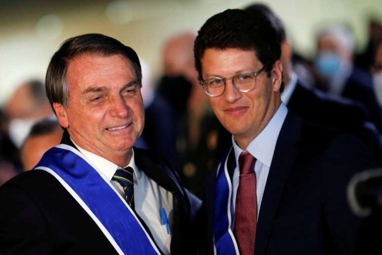 Bolsonaro e Salles dizem que redução do desmatamento depende de "recursos vultosos"
