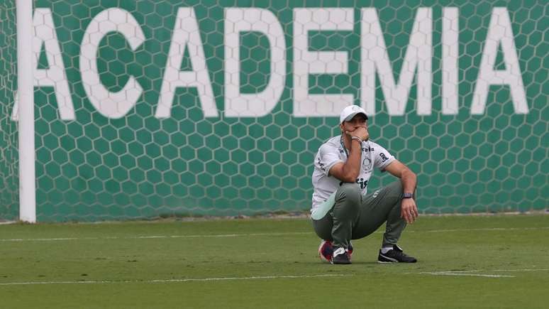 Abel Ferreira durante treinamento na Academia de Futebol (Foto: Cesar Greco/Palmeiras)