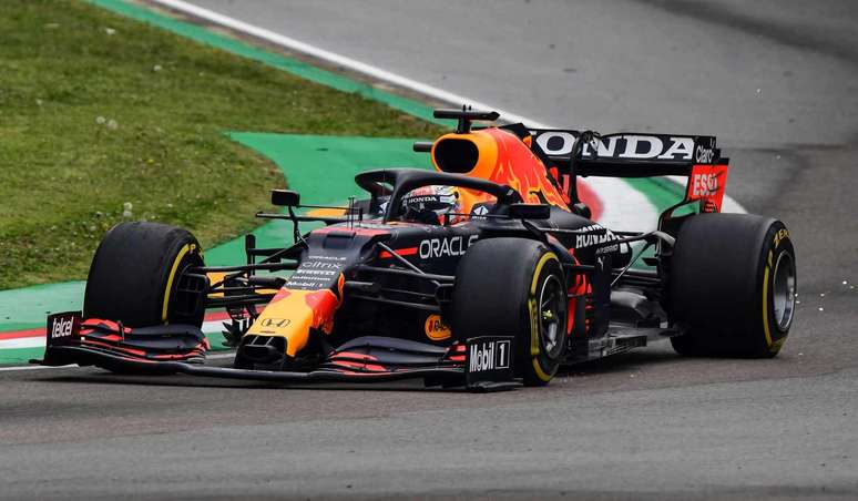 Max Verstappen está um ponto atrás de Lewis Hamilton 