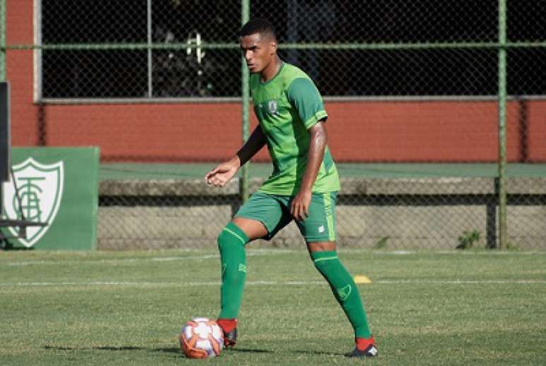 Sabino já entrou em campo nove vezes em 2021 com a camisa do Coelho-(Estevão Germano/América-MG)