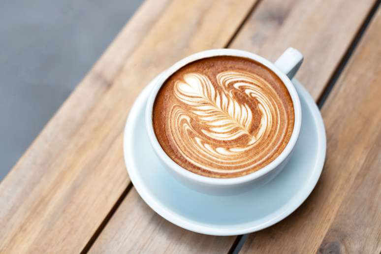 Receita de Capuccino preparado com leite desnatado e cacau é ótima opção para aquecer no frio