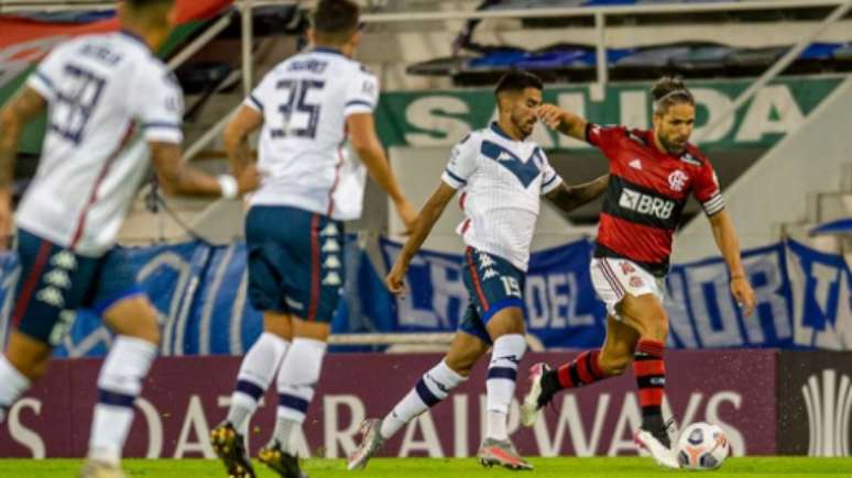 Diego foi um dos destaques contra o Vélez (Foto: Marcelo Cortes/Flamengo)