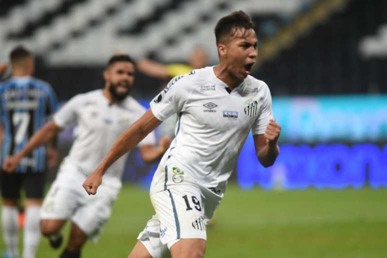 Kaio Jorge ainda negocia sua renovação de contrato com o Peixe (Foto: Ivan Storti/Santos FC)