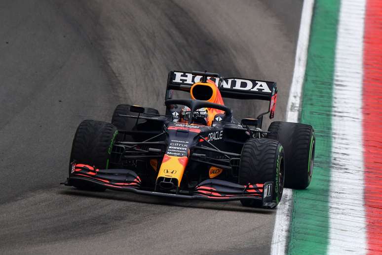 Max Verstappen quer se manter na Red Bull 