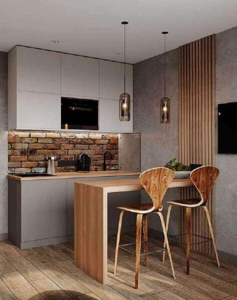 46. Decora&ccedil;&atilde;o de balc&atilde;o de cozinha com banquetas de madeira &ndash; Foto: Home Fashion Trend